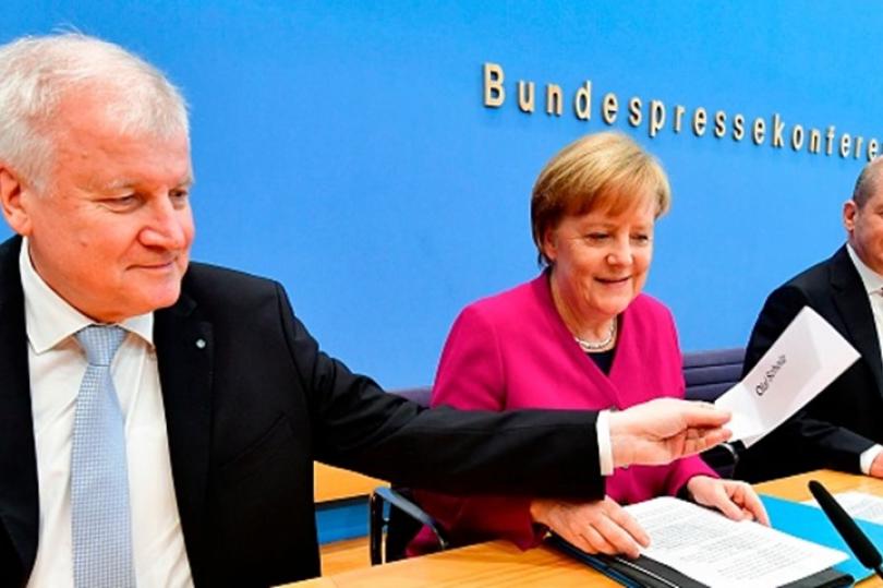 ألمانيا: التوصل إلى اتفاق بين ميركل ووزير الداخلية بشأن الهجرة